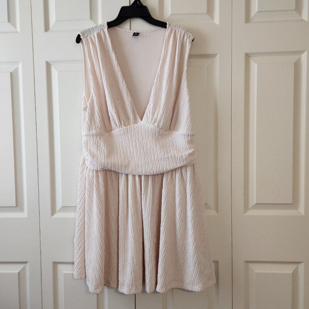 Shein Curve 2XL Textured Off White Sleeveless Dress With V-Neck & Flowy Skirt